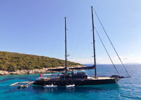 Yacht Oguz Khan